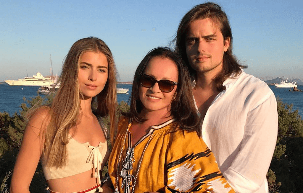 Sofia Rotaru celebrated 70 anniversary with her family in Sardinia. A PHOTO