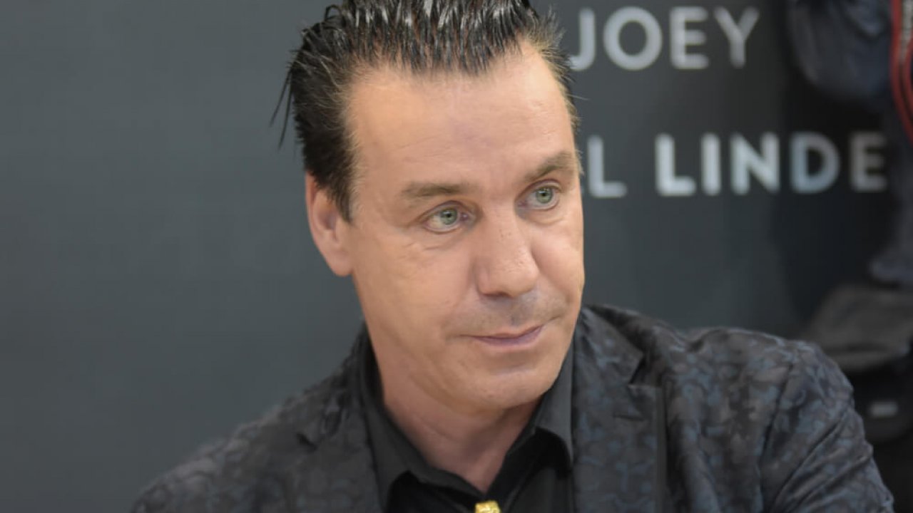i asked to make a selfie': rammstein soloist broke his jaw