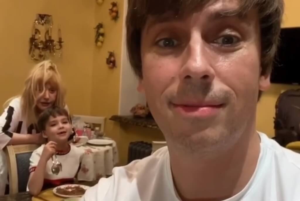 ‘Счастливая семья’: Галкин показал видео домашнего ужина с Пугачевой и детьми